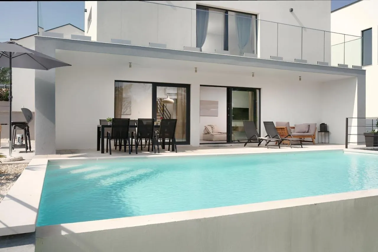 Infinity Pool Villa San Amore location