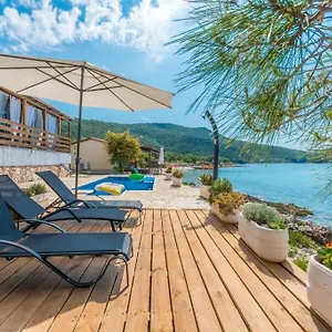 https://luxury-beach-houses-with-pool-dream-of-kornati.hotelinzadar.com