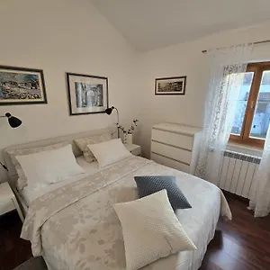 Parenzana, Little Row House With Big Yard In Istria Apartment